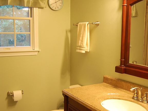 3rd image of 20 Pemberton Blvd