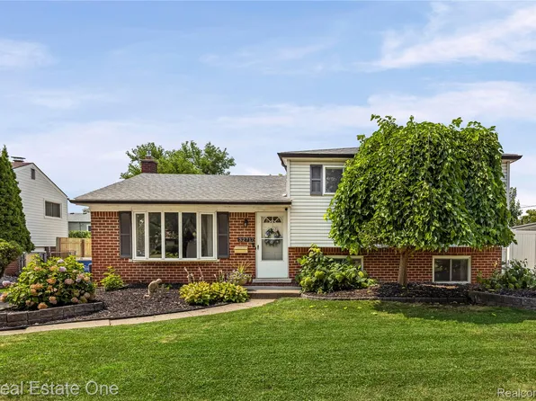 32717 Beechwood Dr, Warren, MI 48088