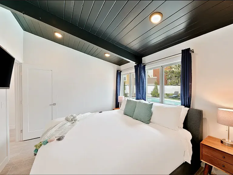 3rd Bedroom - King Bed with shared jack and jill bathroom.