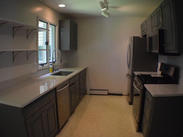 285 Oak Hill Rd, Shelburne, VT 05482