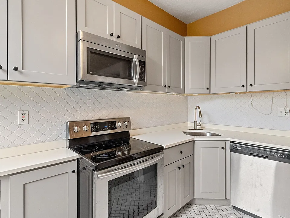 259 Beacon St #32