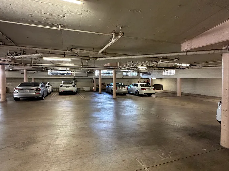 435 Arnaz Dr #200 — Photo 32