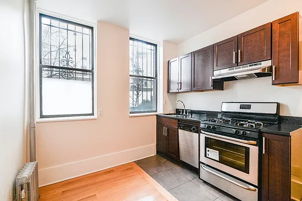 Rented by Hillel Realty Group | media 2