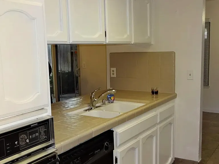 2223 Ellery Ave — Photo 5