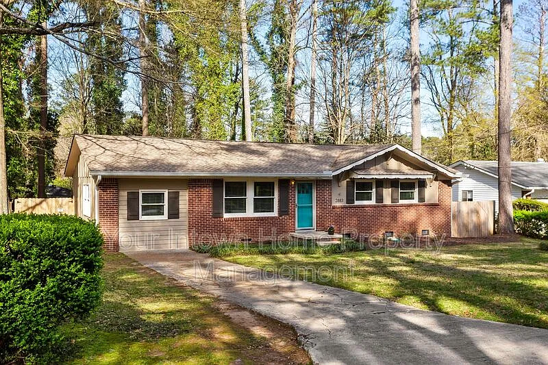 2883 Fantasy Ln