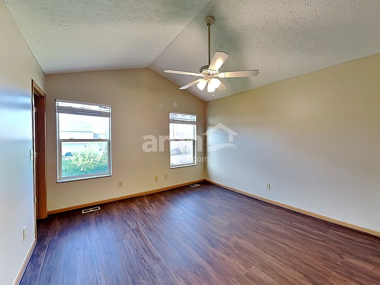 5448 Longworth Dr — Photo 13