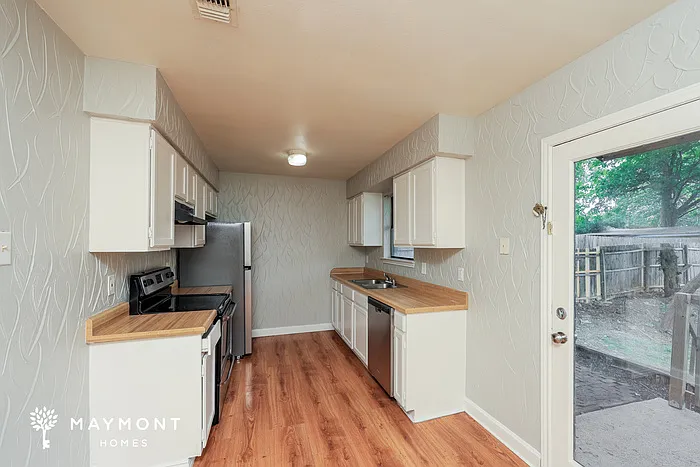 323 Linkwood Dr — Photo 8