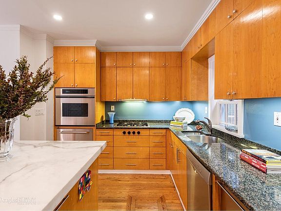4th image of 265 W 94th St #1/2