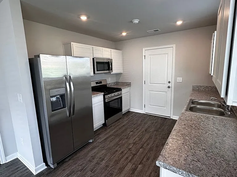 70 Cypress Ct — Photo 3