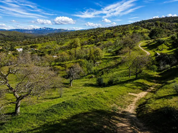 3 Lilley Mountain Dr, Coarsegold, CA 93614