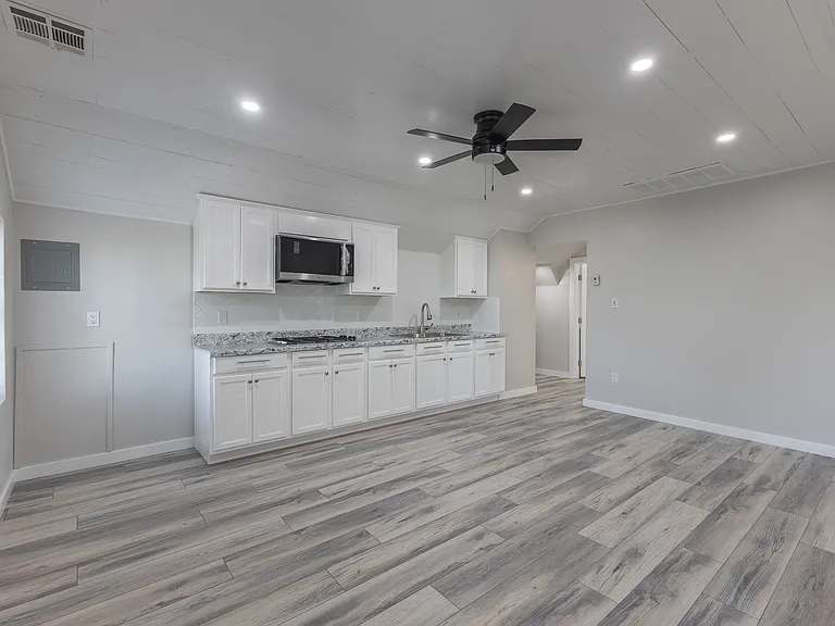2547 SW 23rd St #UPPER — Photo 34