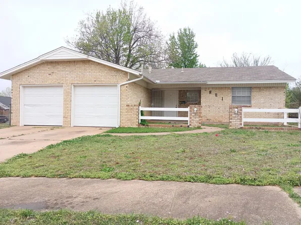801 Meadowridge Dr, Midwest City, OK 73110