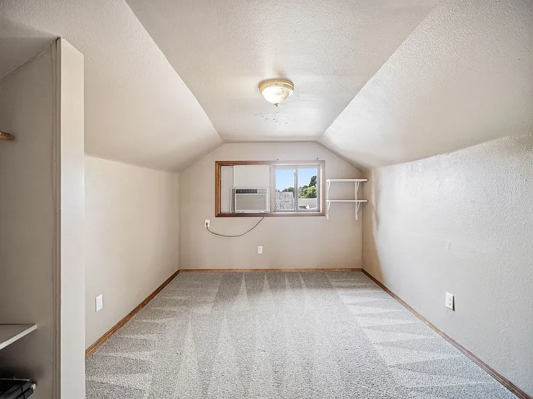 5703 N Regal St — Photo 39