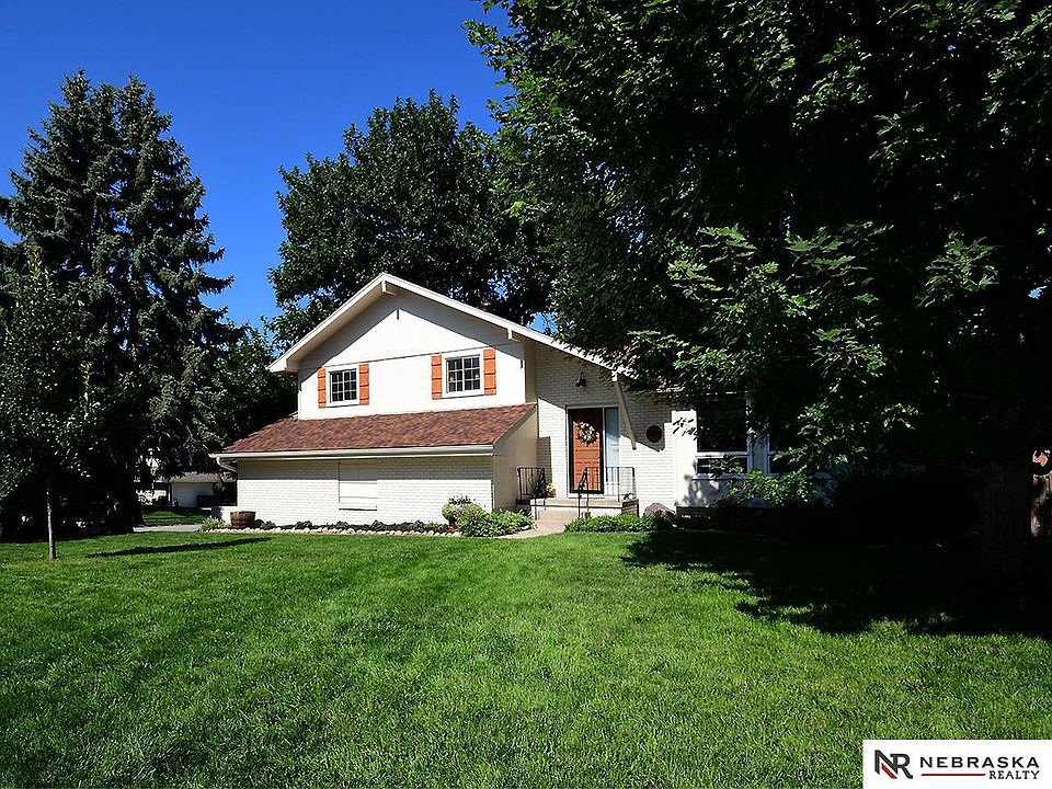 1st image of 648 S 215th St
