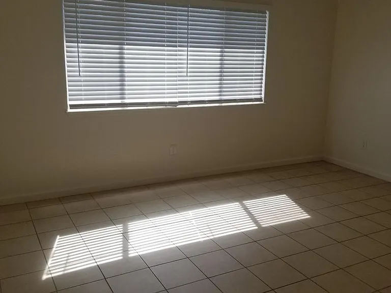 1808 W Rumble Rd — Photo 3