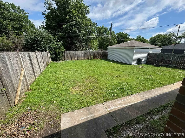 2743 E 3rd St — Photo 15