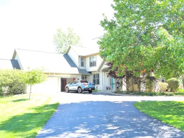 7952 N Indian Lake Dr, Scotts, MI 49088