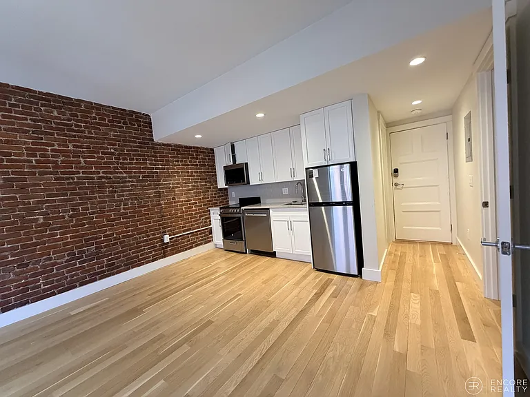 29 Longwood Ave #303 — Photo 3