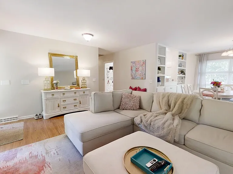 560 Sherwood Dr — Photo 7