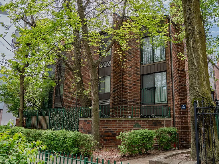 915 W Montana St #21 — Photo 2