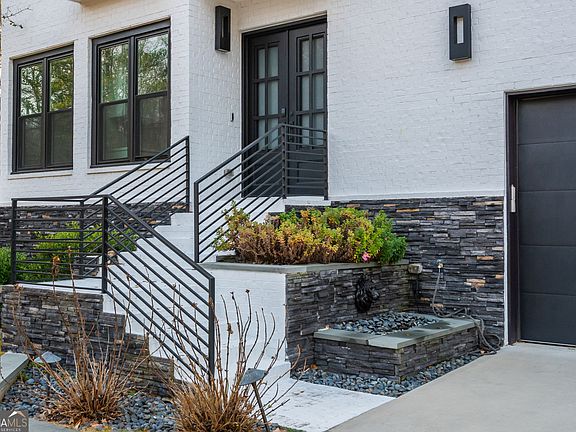 3rd image of 2804 Skyland Dr NE