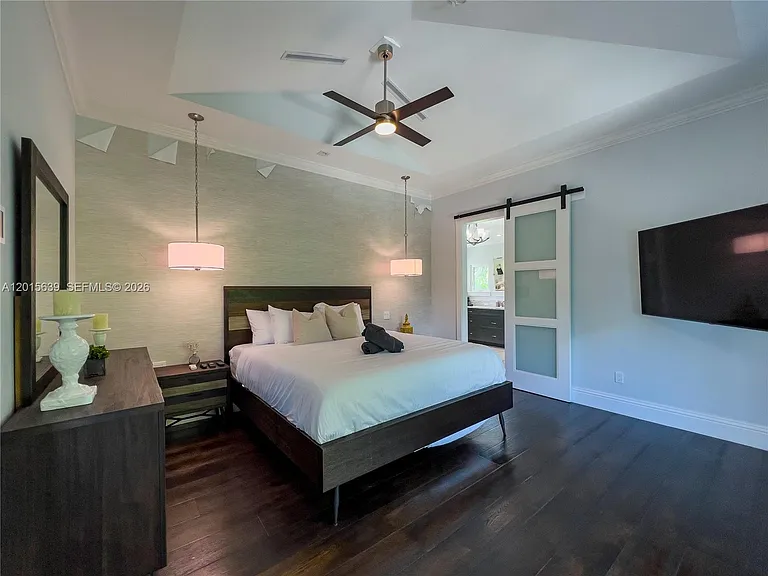 545 SW Indianola St — Photo 33