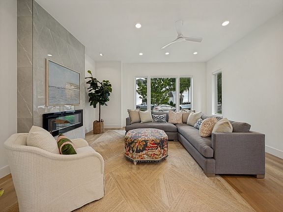 3rd image of 3724 W Beverly Dr