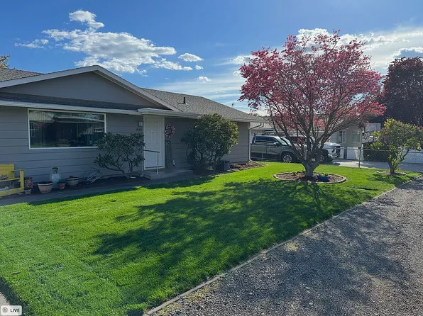 649 SW 3rd St, College Place, WA 99324