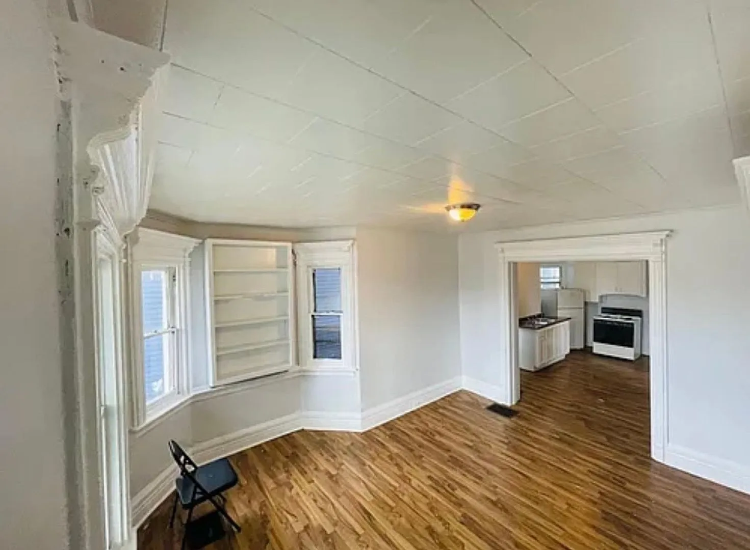 Charming 1BR Duplex in Buffalo — Photo 4