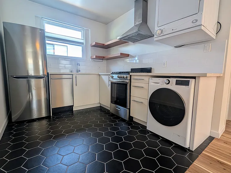 1731 Franklin St #2 — Photo 6