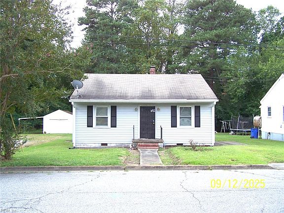 3rd image of 571 Laurel St