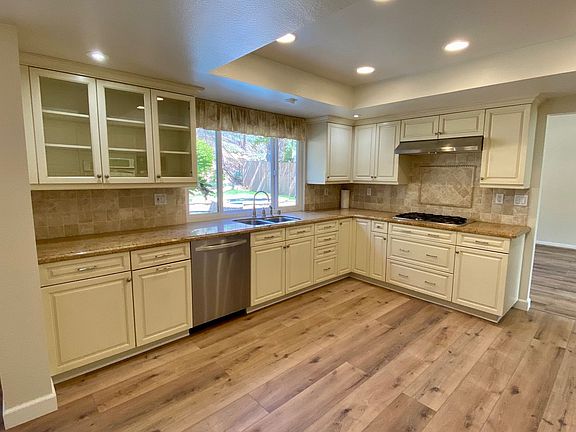 2nd image of 3233 Peppermint St