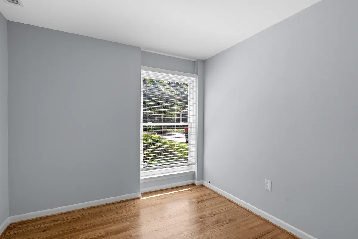 Building Photo - 7304 Dickinson Ave #1
