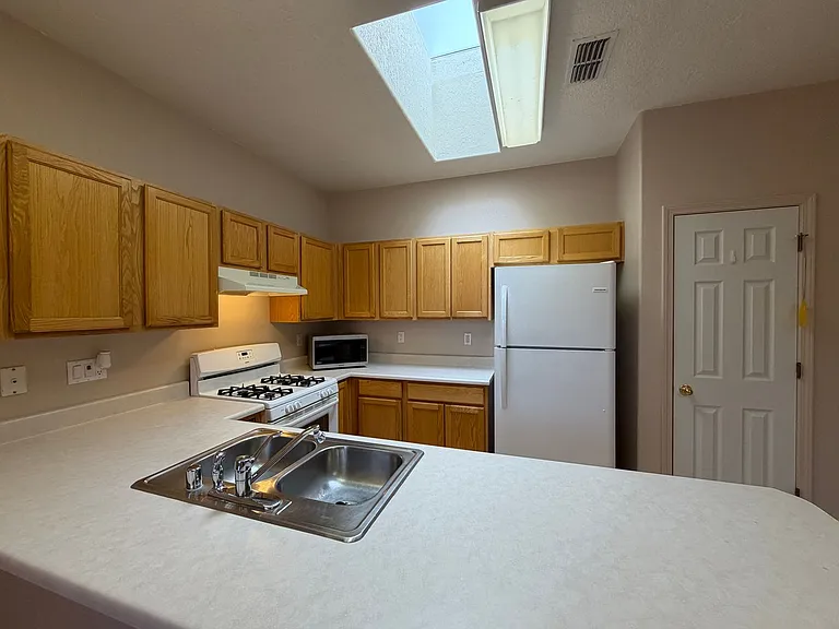 4516 Holiday Breeze Pl NE — Photo 6