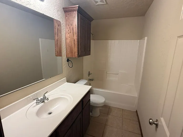 15100 Kyle Dr #B — Photo 7