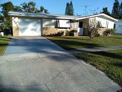 Building Photo - 2028 Arcadia Rd