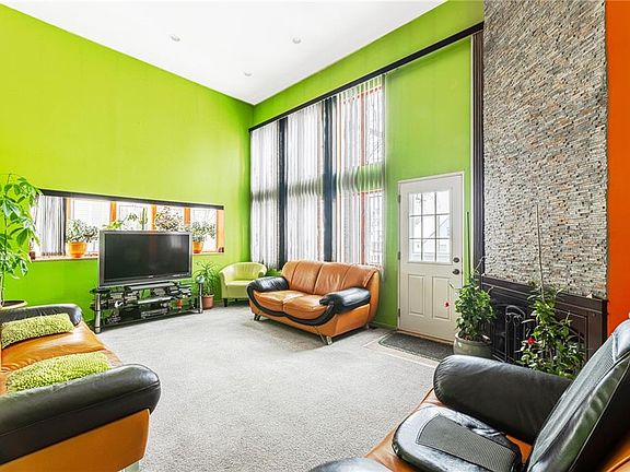 2nd image of 18 Grasmere Ct