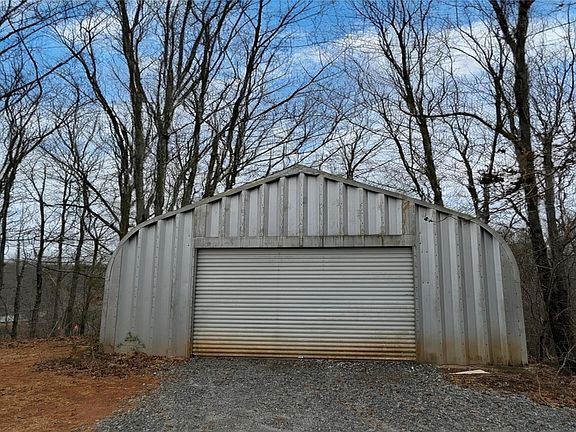 4th image of 859 Mountain Ridge Dr