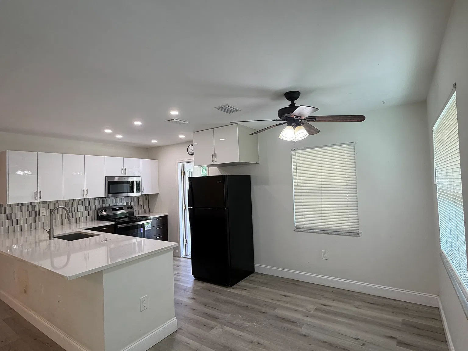 2821 Bentley St — Photo 4