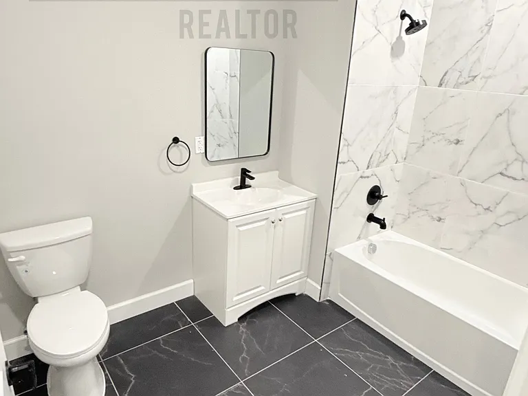 168-170 Fair St #10 — Photo 8