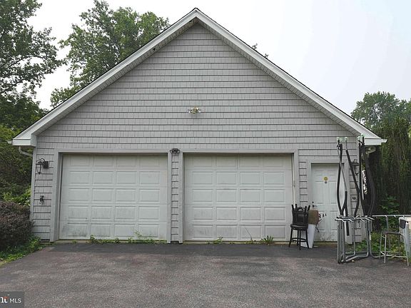3rd image of 2407 Valley Ave