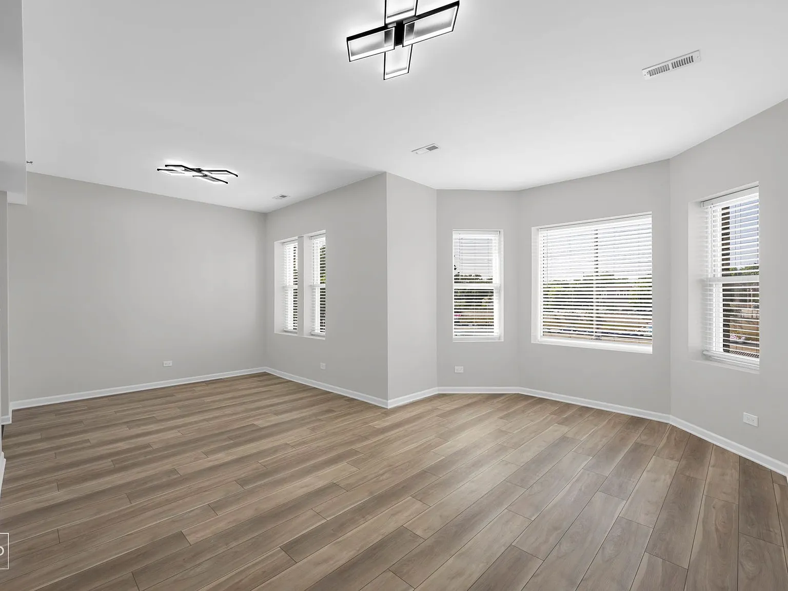 111 Garfield — Photo 3