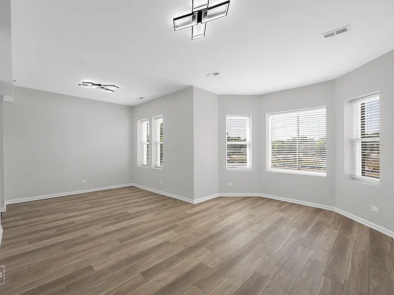111 Garfield — Photo 3