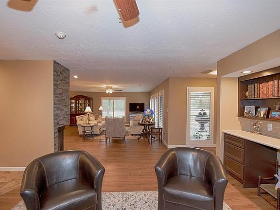 4th image of 12425 Pine Oak Dr