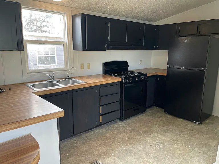 2706 Pearl Ave — Photo 4