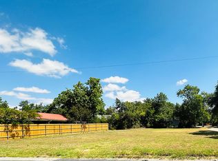 605 N Avenue C, Elgin, TX 78621