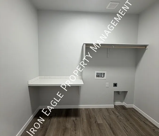 1086 Woods Bog Ct — Photo 23