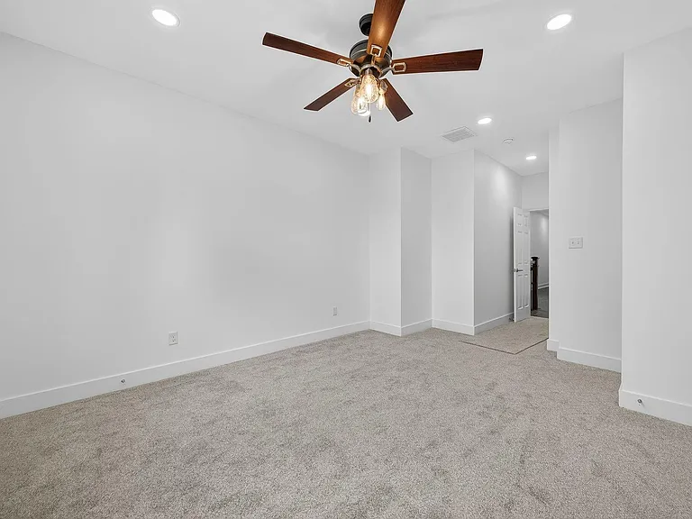 714 Zoe St — Photo 22