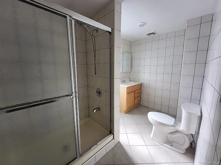 90 Hempstead Ave — Photo 8