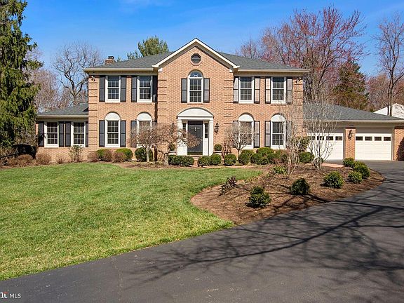 2nd image of 11796 Hollyview Dr